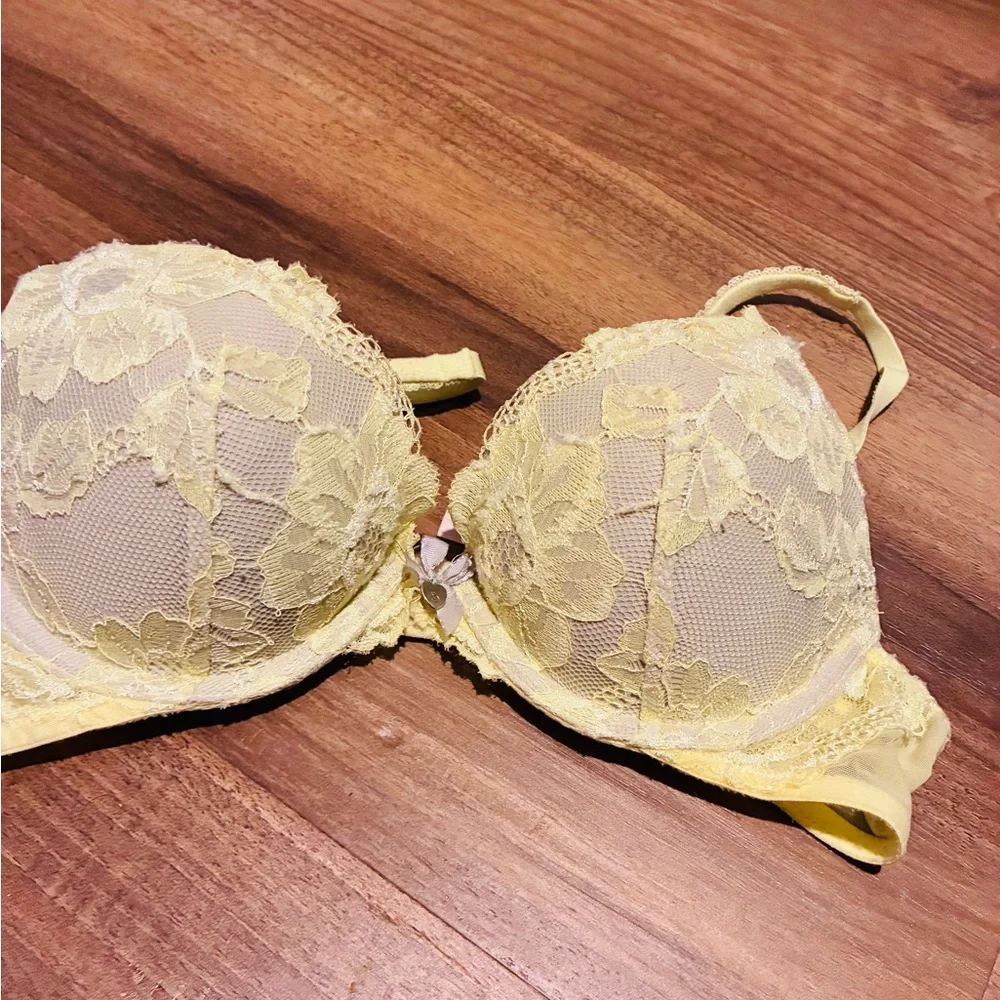 Victoria's Secret Bra Bundle - Pink, Yellow, Burgundy, Navy B32/B34 - Picture 10 of 16